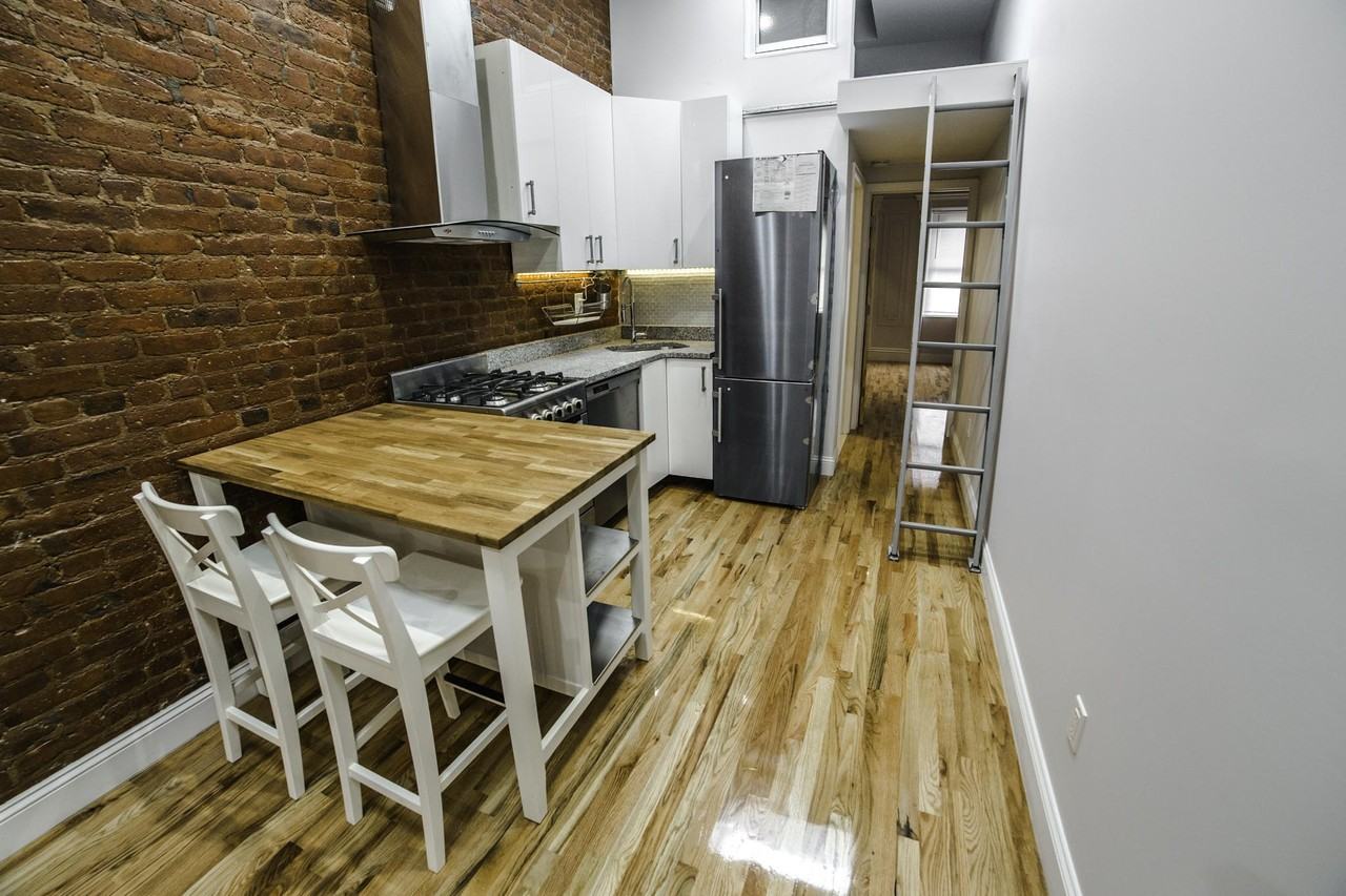 245 Kingsland Ave #2L - Photo 3 of 8