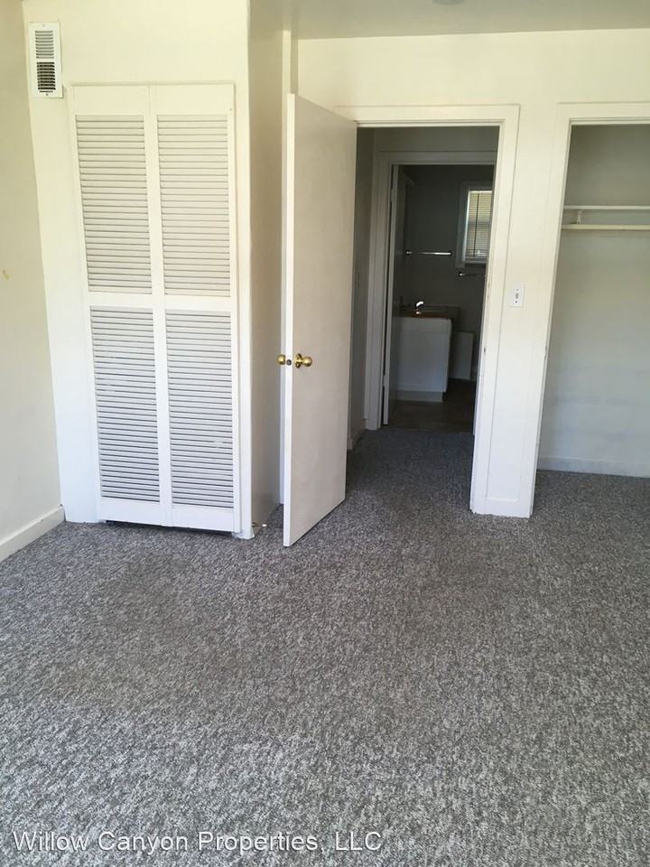 349/375 SE "C" Street - Photo 3 of 3