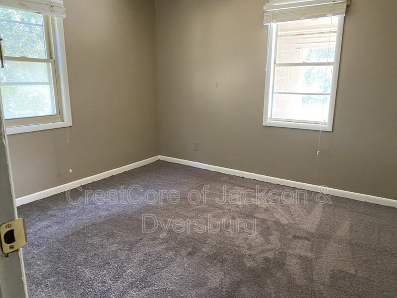 307 W Johnson St - Photo 3 of 9