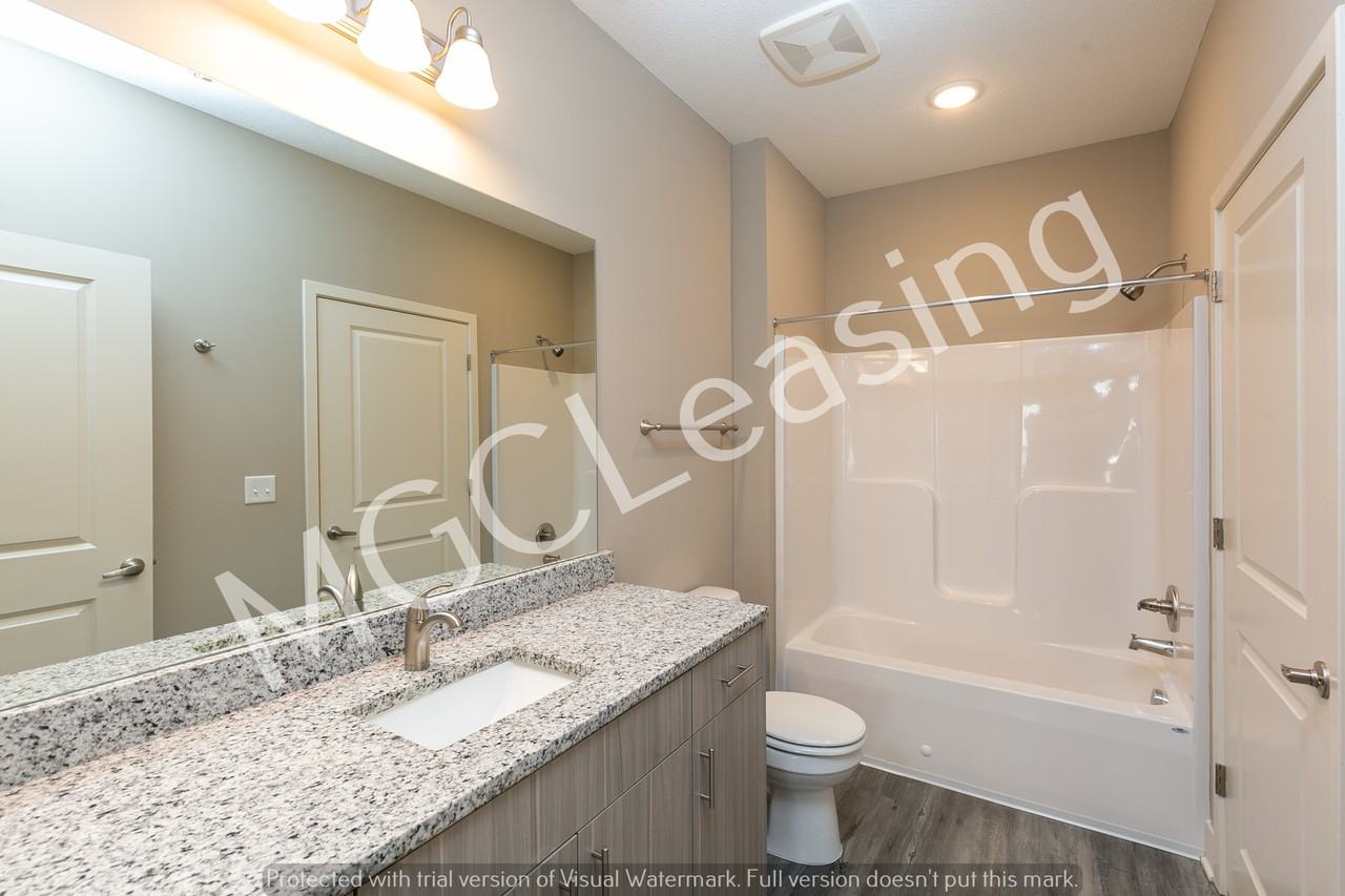 5621 NE 80th Ter - Photo 3 of 19