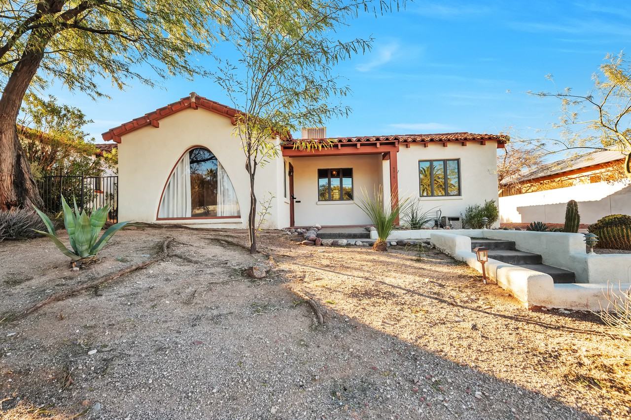 2516 East 4th Street - Photo 2 of 24