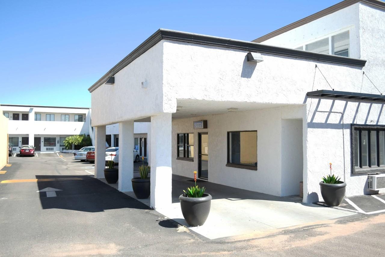 201 W Fry Blvd - Photo 2 of 8