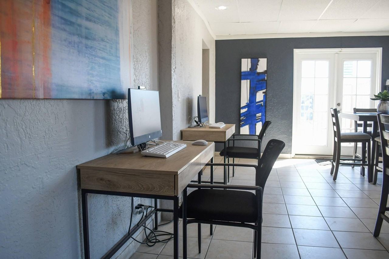 201 W Fry Blvd - Photo 3 of 8