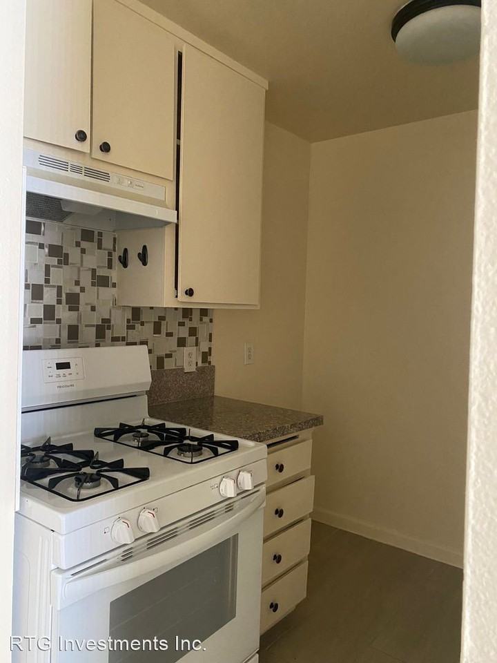 8917 Cedros Ave. - Photo 3 of 4