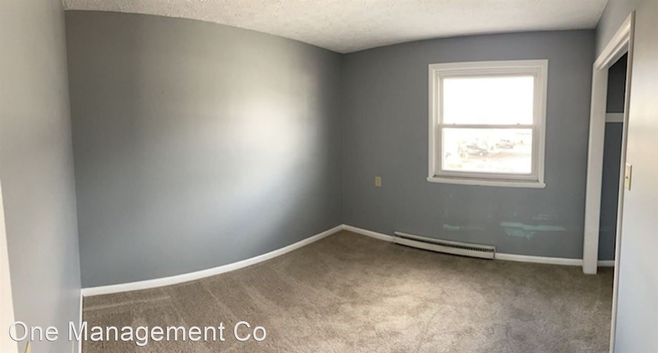 13 1/2 E Coshocton St - Photo 2 of 19