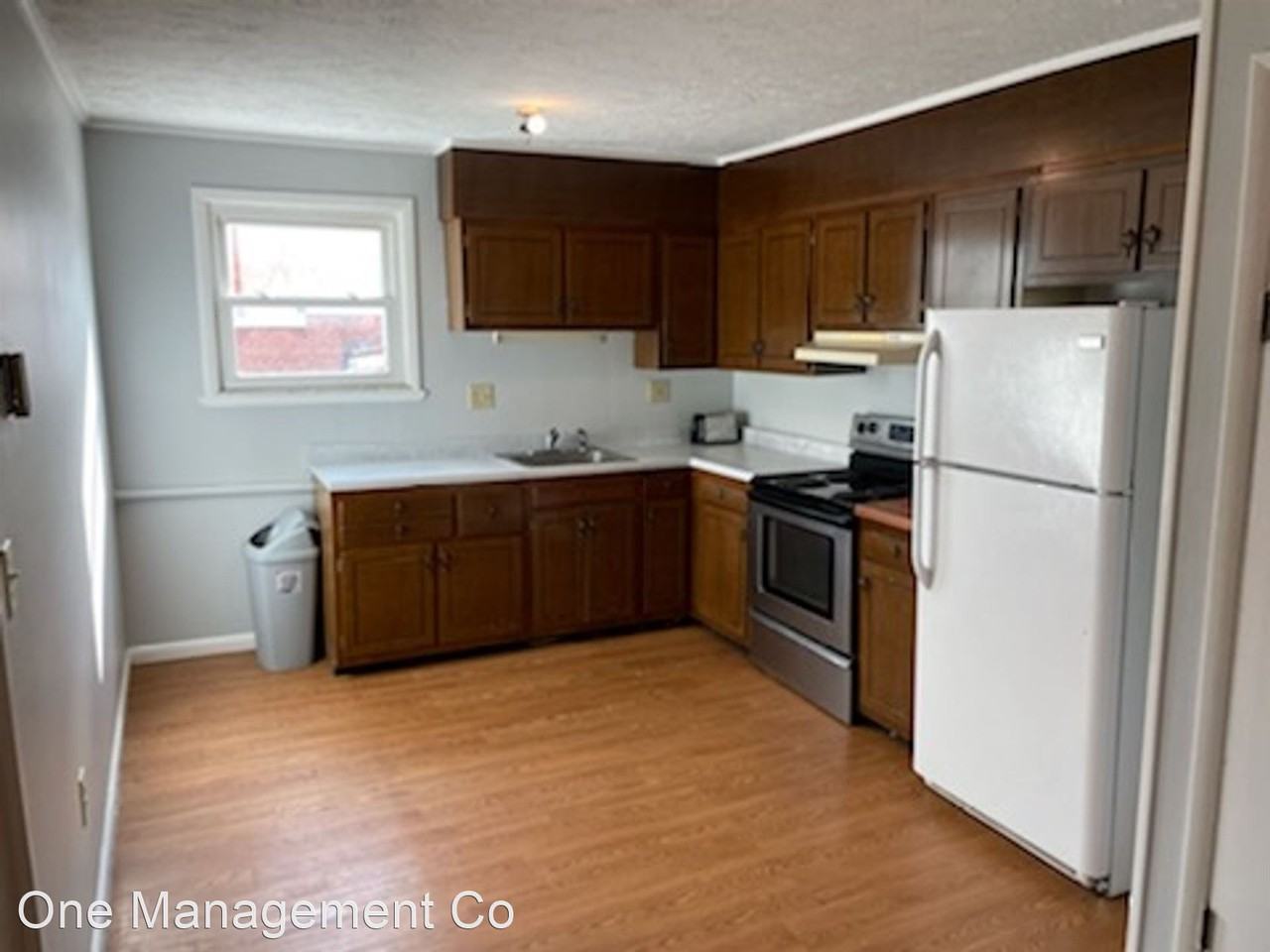 13 1/2 E Coshocton St - Photo 3 of 19