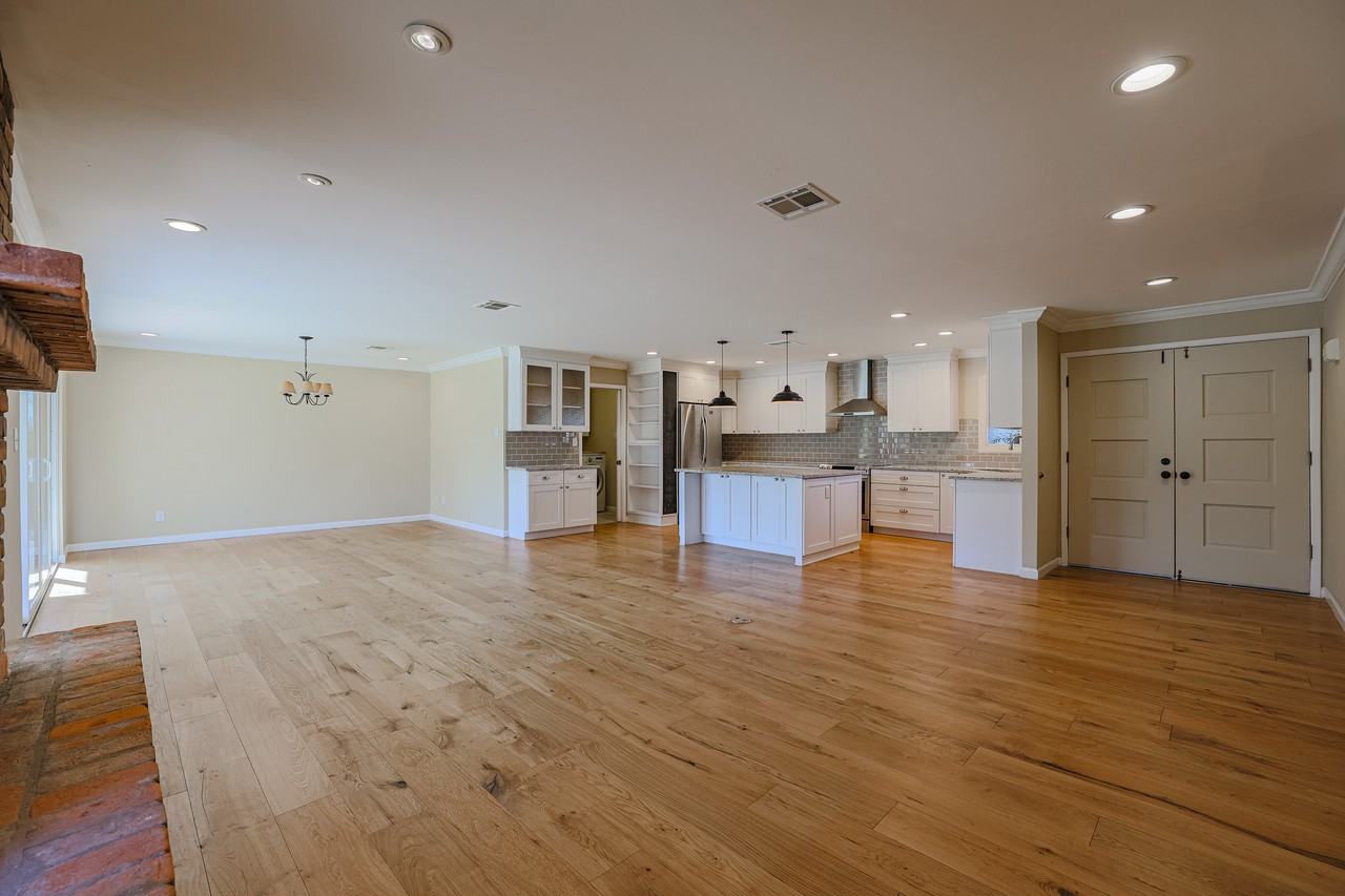 8613 E Clarendon Ave - Photo 5 of 37