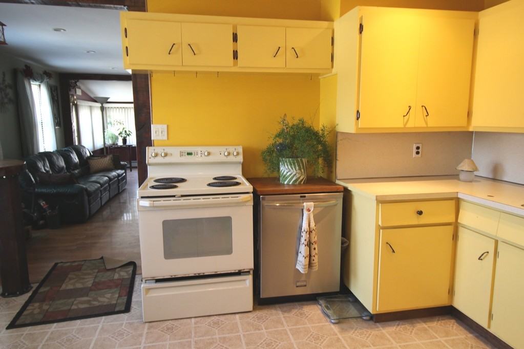 4 Division Ln - Photo 3 of 11