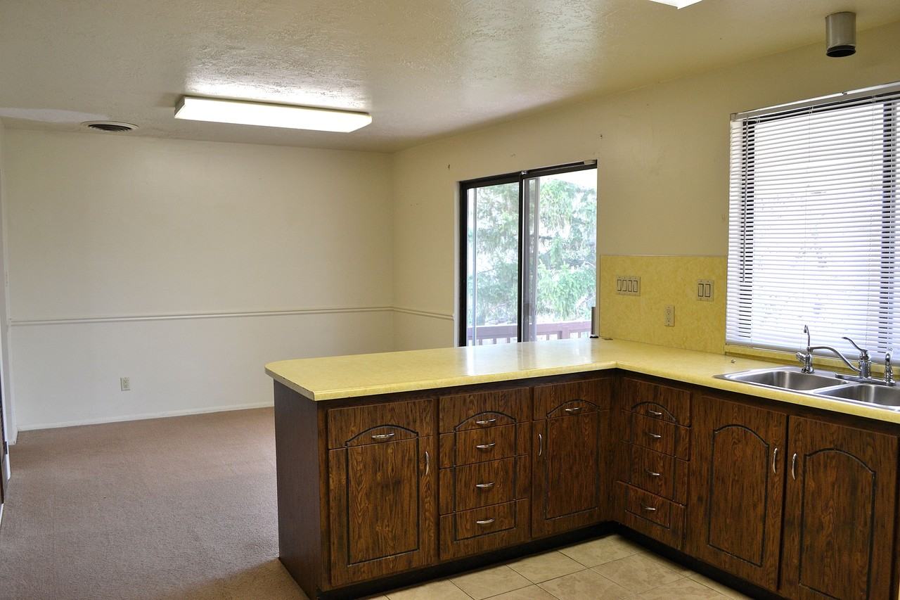 1322 Green Rd - Photo 3 of 14