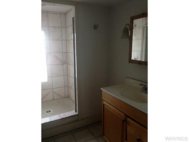 189 St James Pl - Photo 3 of 4