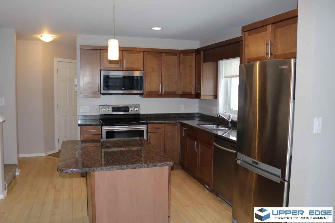 1150 St. Anne'S Road, Winnipeg, MB R2N 0E8 3 Bedroom Apartment for