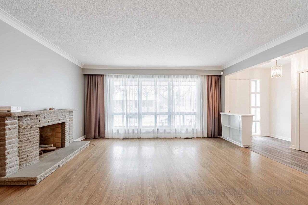 51 Laurelwood Crescent - Photo 3 of 22