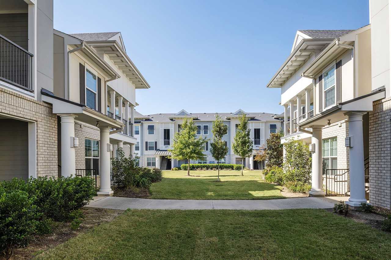 Robley Place Apartments - Photo 7 of 29