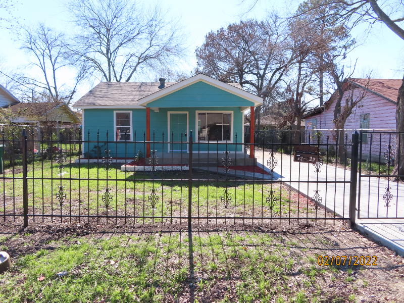 6322 Gainesville St - Photo 2 of 11