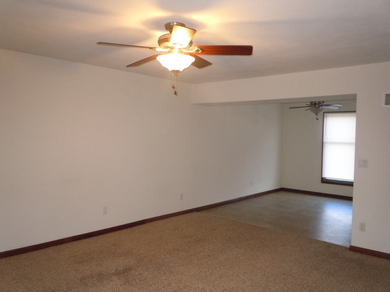 1815 Parkview Drive - Photo 2 of 15