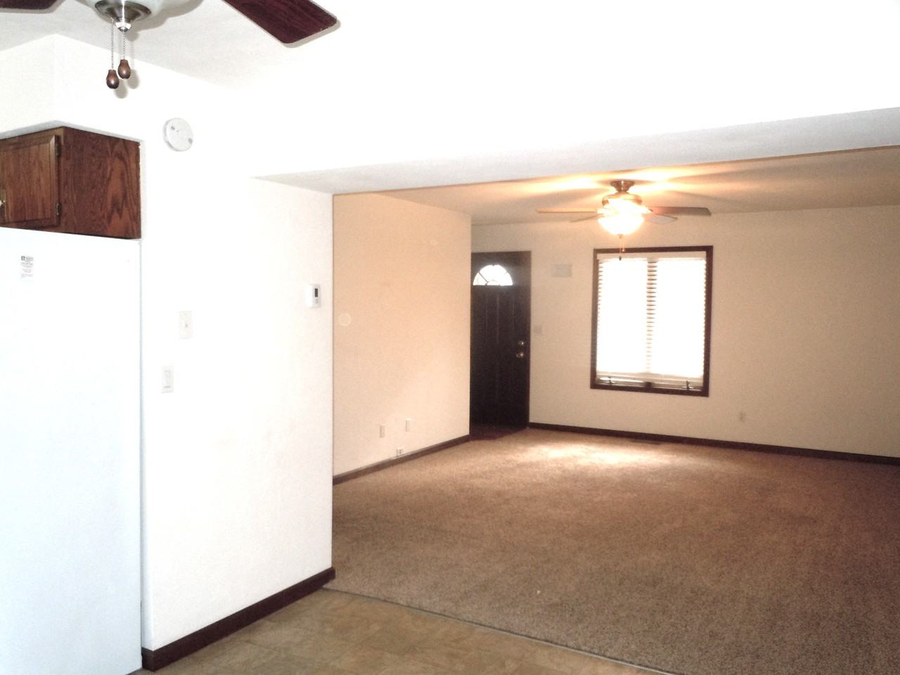 1815 Parkview Drive - Photo 3 of 15