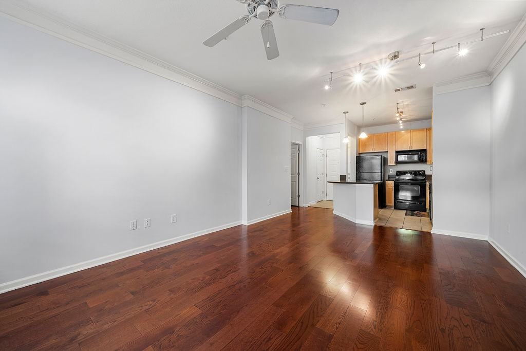 400 17th Street Northwest #2137 - Photo 4 of 19