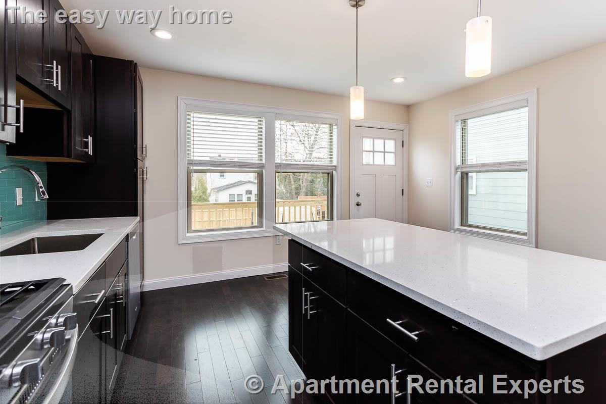 478 Fulton St - Photo 5 of 29