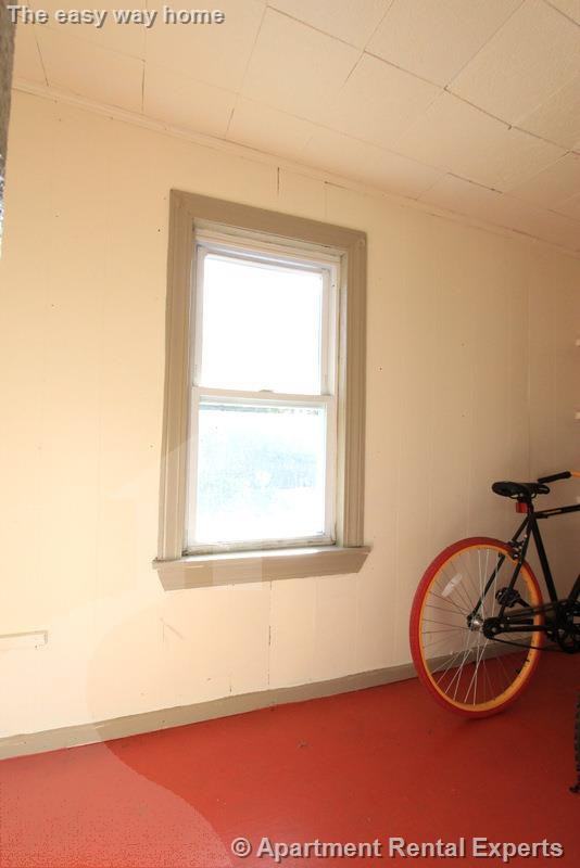 569 Main St #1 - Photo 5 of 23