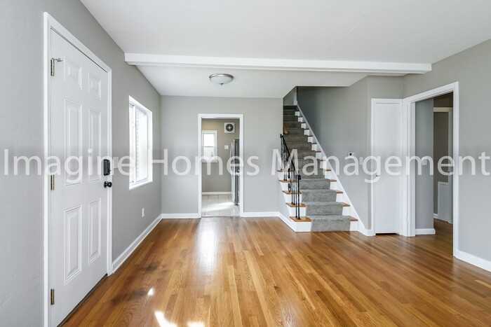 162 Parkwood Ave - Photo 3 of 12