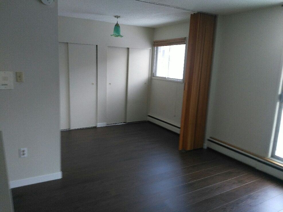 ALBANY HOUSE - Photo 2 of 13