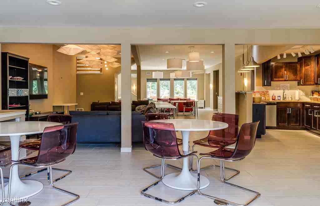 515 Oxford Rd - Photo 2 of 3