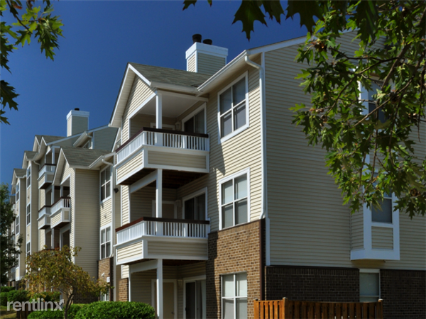 13675 Bent Tree Cir - Photo 2 of 8