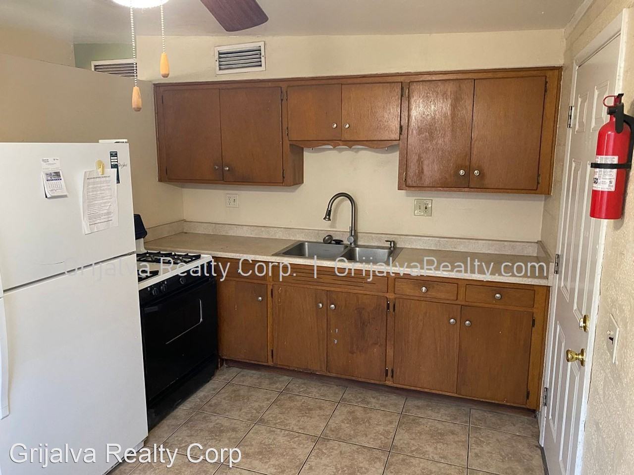 4472 E 32nd St - Photo 3 of 10