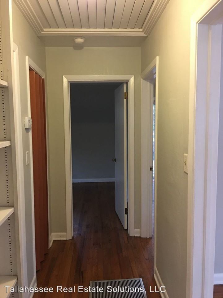 944 Spottswood Dr - Photo 3 of 15