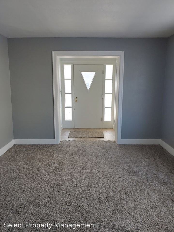 1612 Geller St - Photo 3 of 16