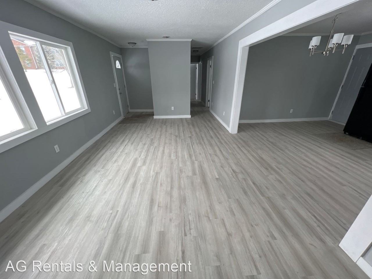 1029 Sylvia St - Photo 3 of 17