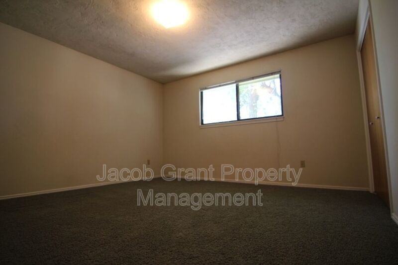 360 N Fanning Ave - Photo 7 of 10