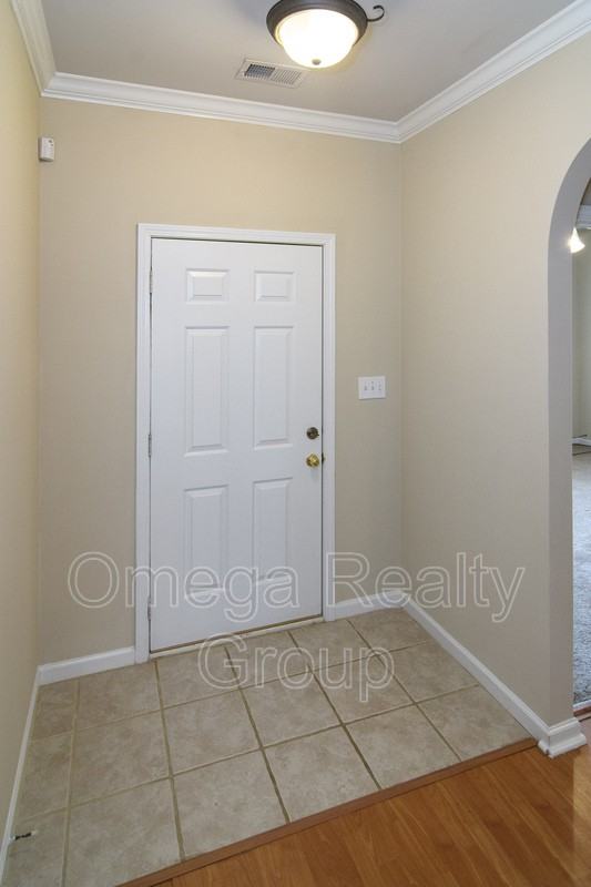 1030 Lexington Dr - Photo 5 of 30