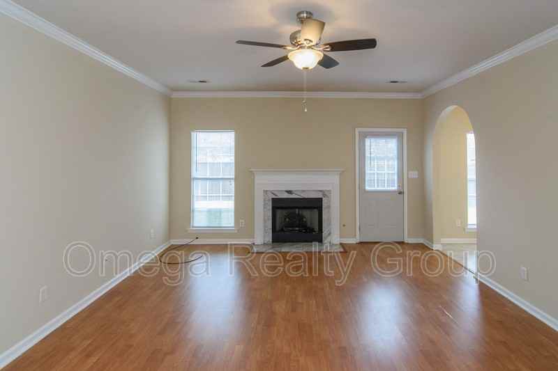 1030 Lexington Dr - Photo 6 of 30