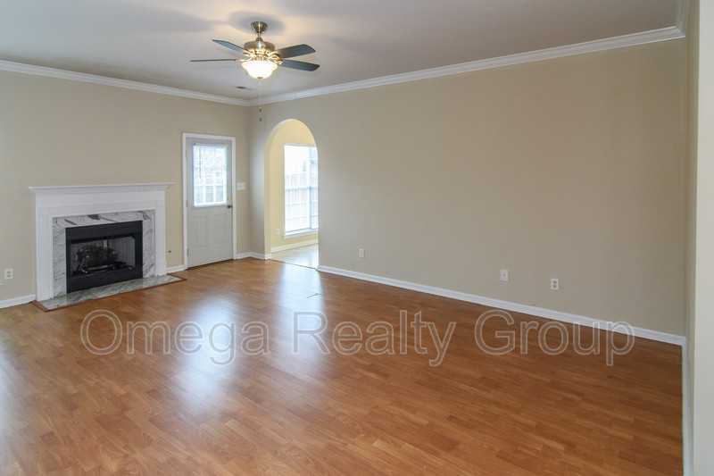 1030 Lexington Dr - Photo 7 of 30