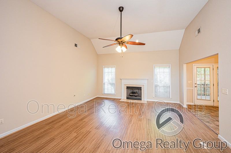 205 Stonehaven Trce - Photo 5 of 34