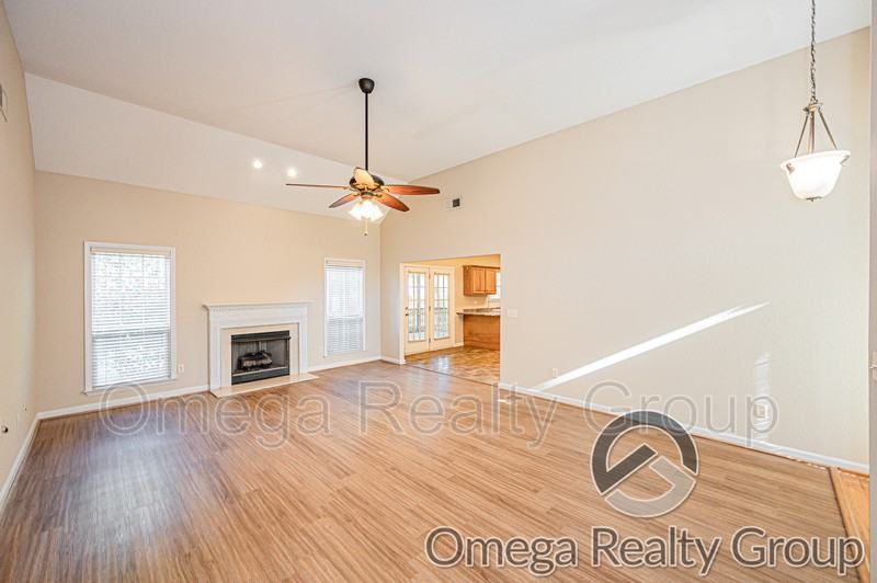 205 Stonehaven Trce - Photo 6 of 34