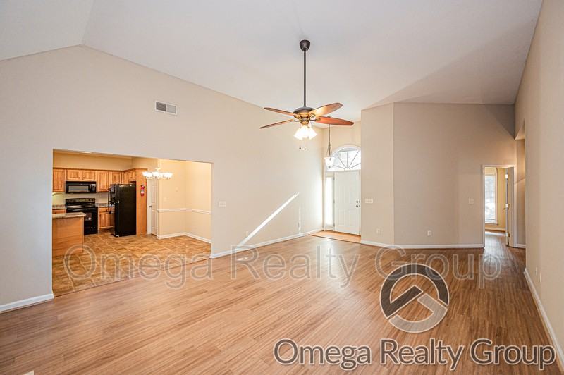 205 Stonehaven Trce - Photo 7 of 34