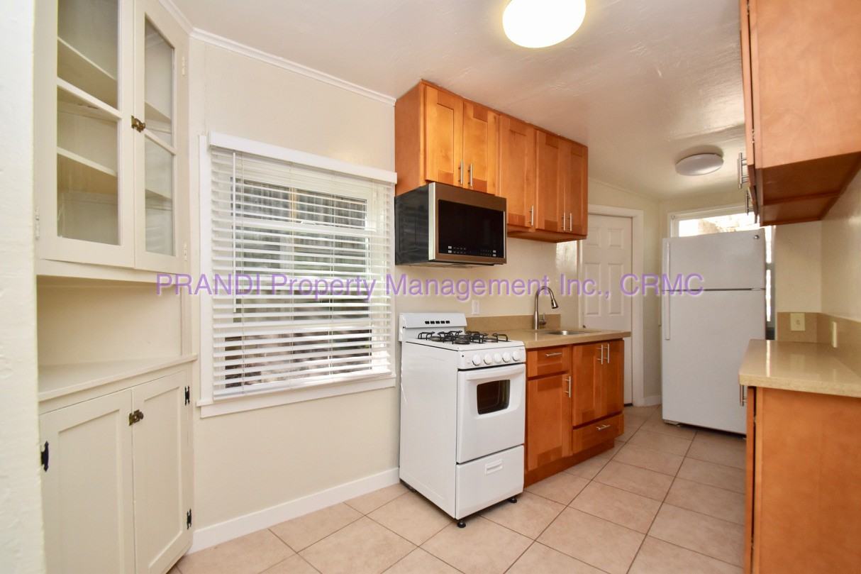 111 Chester Ave - Photo 2 of 5