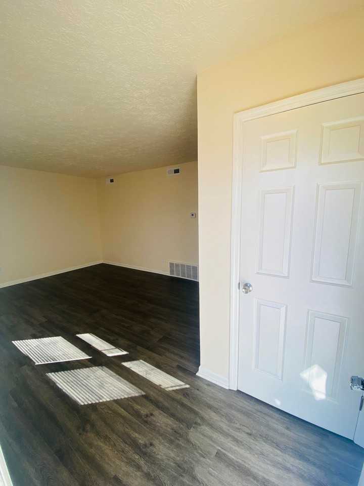 1301 Kenilwood Way - Photo 2 of 9