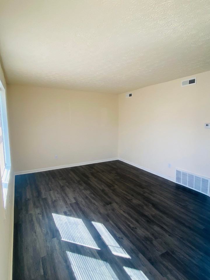 1301 Kenilwood Way - Photo 3 of 9