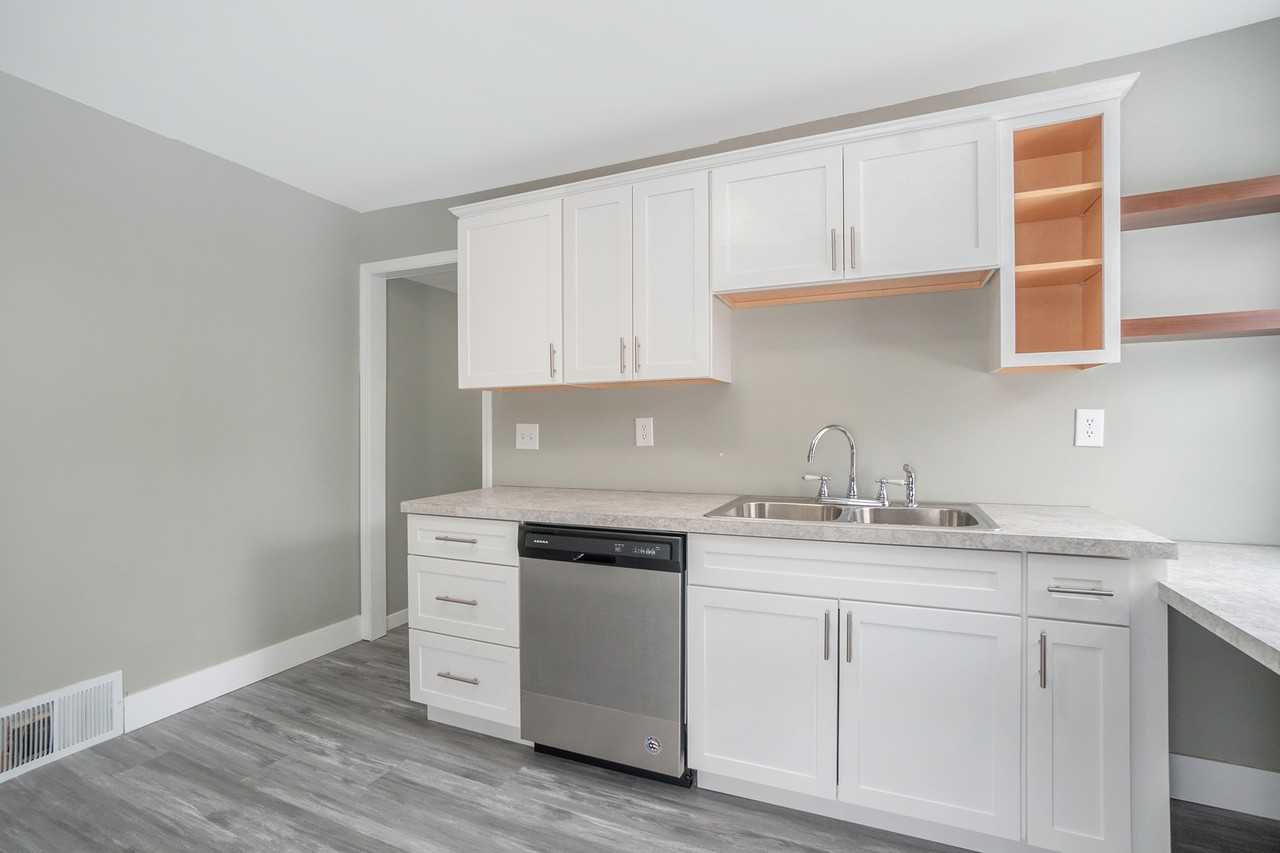 217 S Waverly Rd - Photo 2 of 30