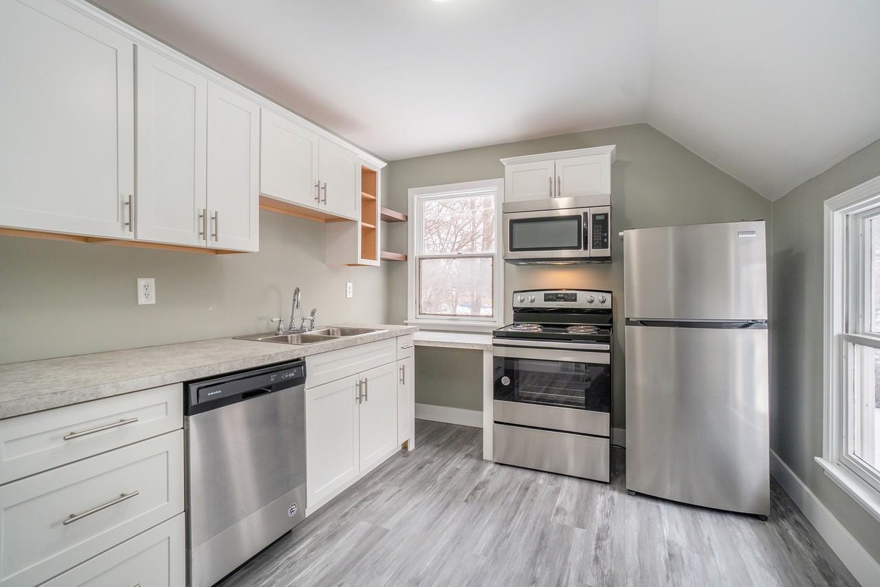 217 S Waverly Rd - Photo 3 of 30