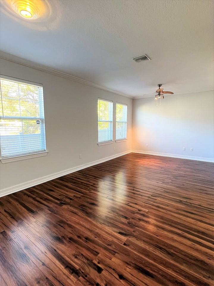 6921 Interbay Blvd #5 - Photo 6 of 18