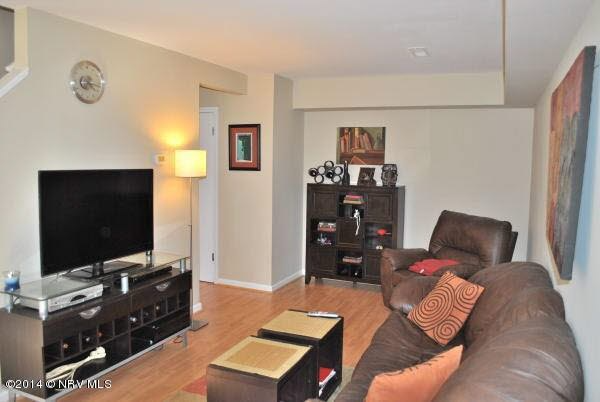 313 Charles St - Photo 2 of 12