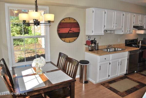 313 Charles St - Photo 4 of 12