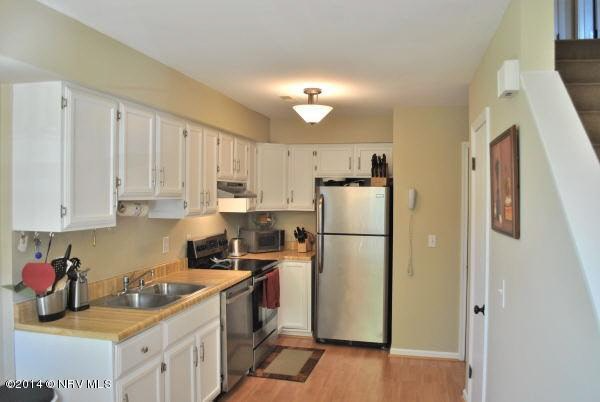 313 Charles St - Photo 5 of 12