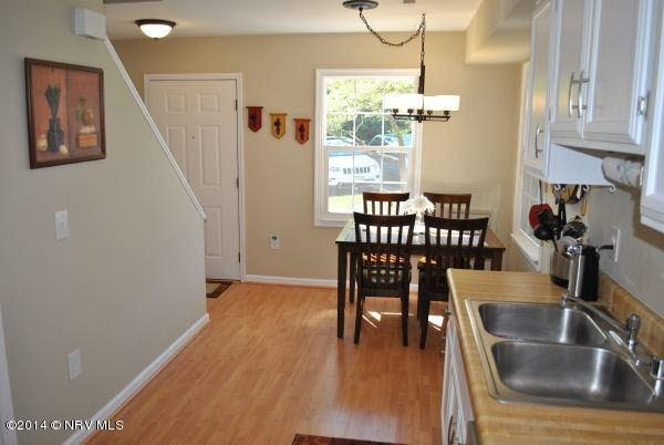 313 Charles St - Photo 6 of 12