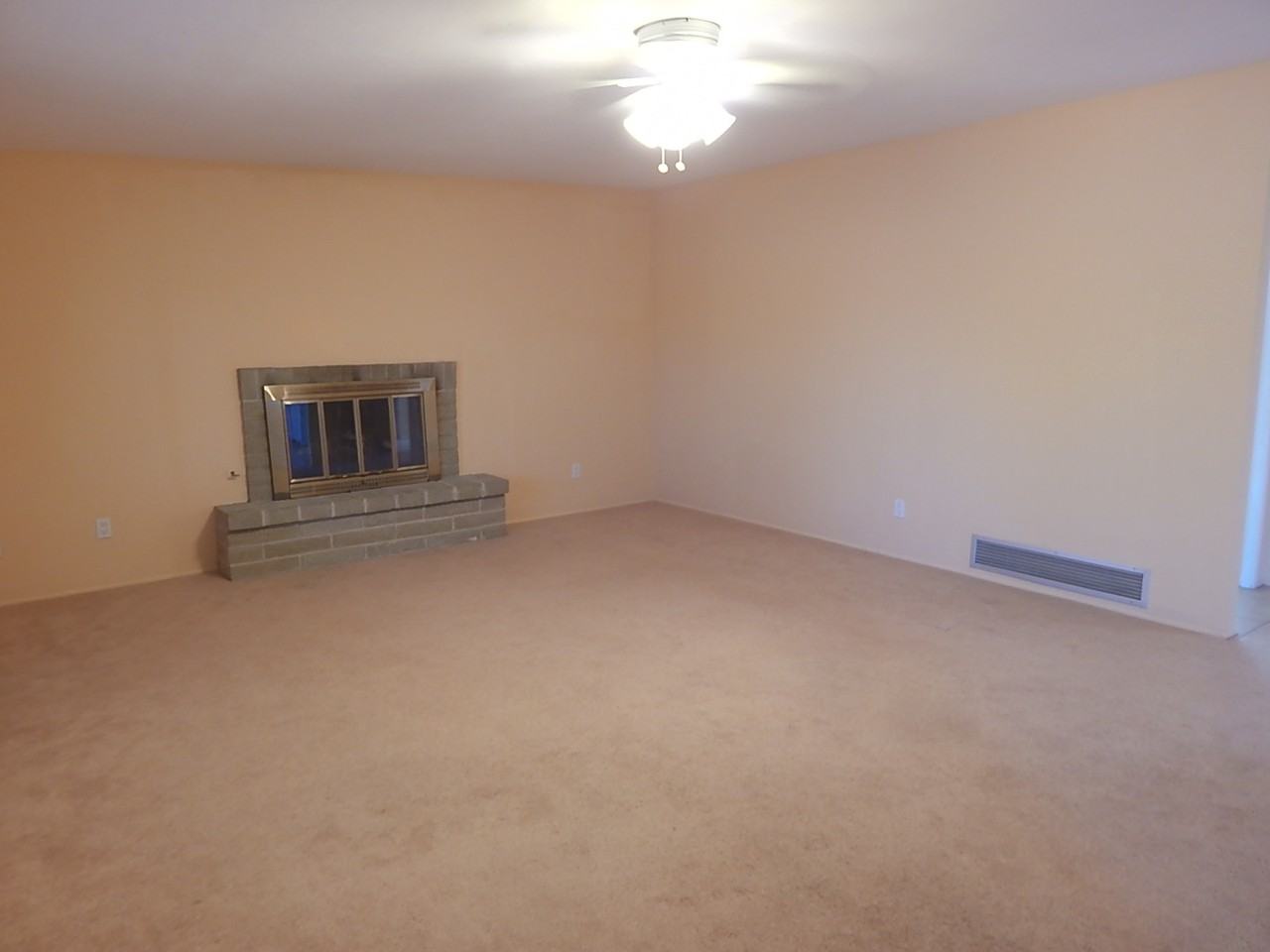 6805 N Pomona Rd - Photo 3 of 14