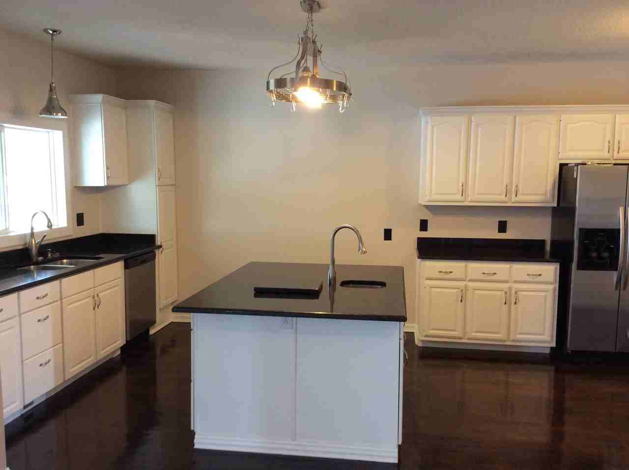 783 Parade Ct - Photo 3 of 17